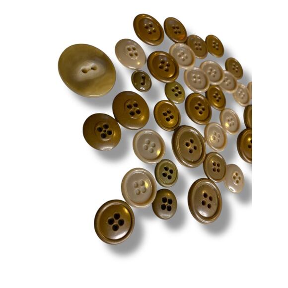 Lot of 34 Midcentury Plastic Buttons Assorted Brown Taupe Craft Sew - Picture 3 of 7